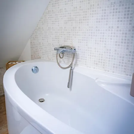 아파트 Elegance Anglaise En Hypercentre Du Mans Avec Videoprojecteur, Babyfoot Et Flechette