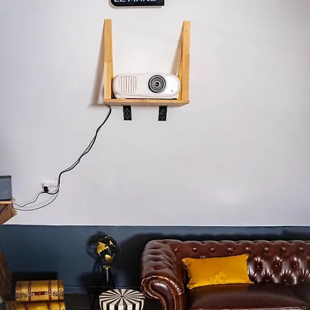 Elegance Anglaise En Hypercentre Du Mans Avec Videoprojecteur, Babyfoot Et Flechette 아파트