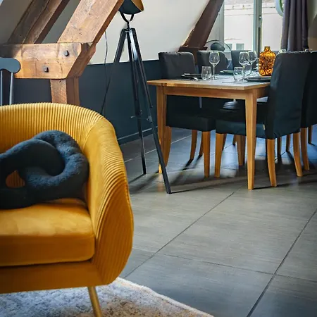 Elegance Anglaise En Hypercentre Du Mans Avec Videoprojecteur, Babyfoot Et Flechette Le Mans