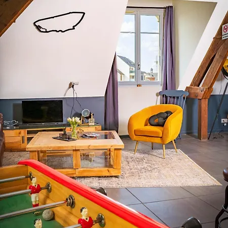 아파트 Elegance Anglaise En Hypercentre Du Mans Avec Videoprojecteur, Babyfoot Et Flechette *