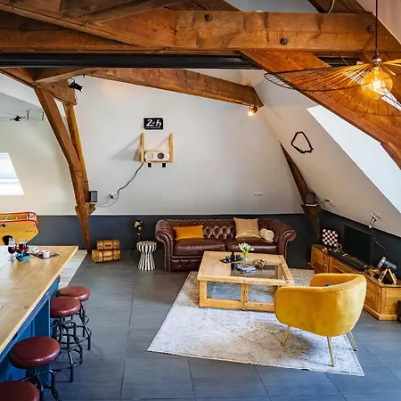 Elegance Anglaise En Hypercentre Du Mans Avec Videoprojecteur, Babyfoot Et Flechette